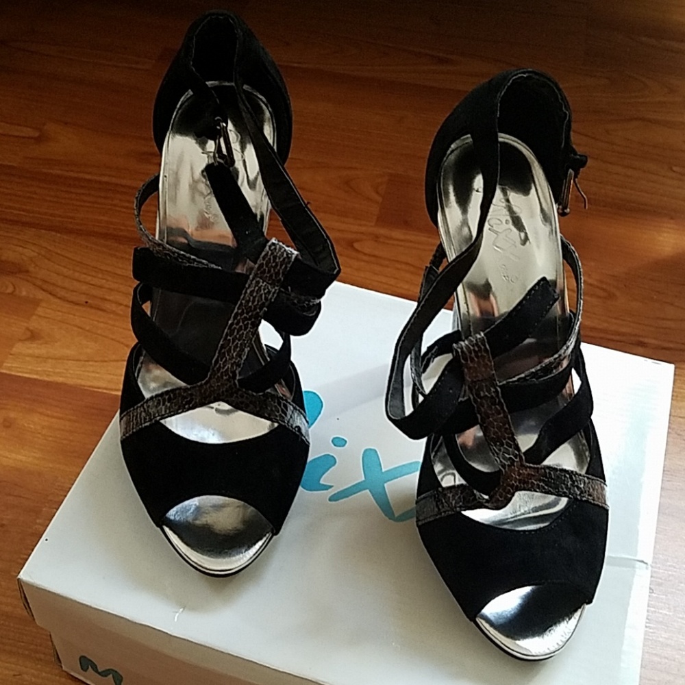 Heels - Picture 2 of 8